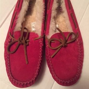 Nice pair of Ugg Suede Fushia Shearling Sheepskin Slippers In Size 7
